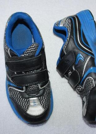 Кросівки фірми clarks по устілці 20-20,5 см. розмір вказана 11 і 1/2 (наш 30-31 р.)