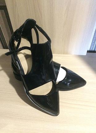 Лакові туфельки о. 37