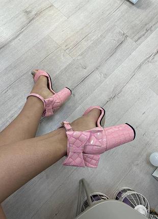 Шкіряні босоніжки бант шкіряні босоніжки