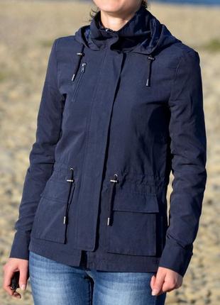 Красивая женская короткая курточка синяя фирмы only