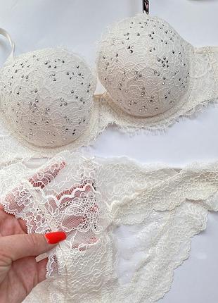 Шикарний, ніжний, молочний комплект 80в, бюст бра і трусики виктория сикрет