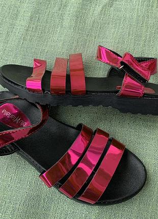 Босоніжки, сандалі р. 34