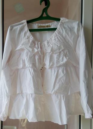 Фірмова блуза з рюшами