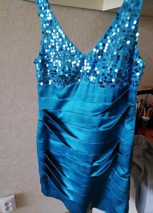 Очень эффектное шикарное платье.