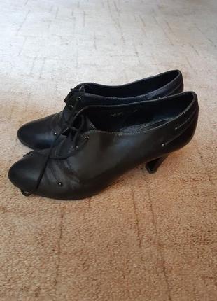 Черные туфли-ботинки от golderr 38 размер кожа.