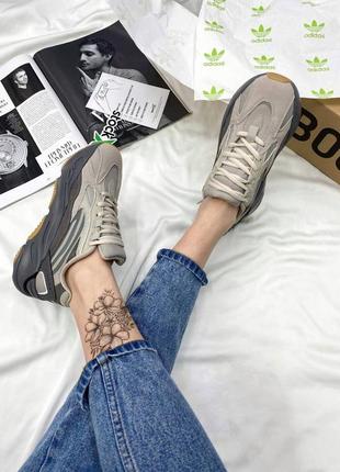 Мужские кроссовки adidas yeezy  700,серые
шнуровка5 фото