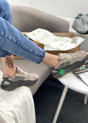 Мужские кроссовки adidas yeezy  700,серые
шнуровка6 фото