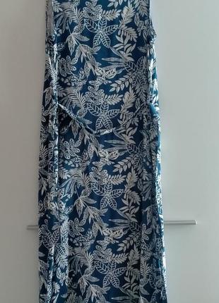 Платье синее прямое с растительным белым принтом миди длинное м,с размер defactо, вискозное1 фото