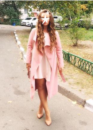 Легкое пальто розовое
