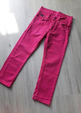Яркие джинсы, узкачи, скинни