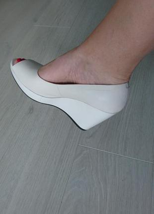 Туфли белые  vagabond, кожа, р.391 фото