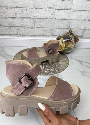 Босоножки на тракторной подошве