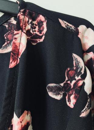 Ромпер цветной чёрный с цветами с поясом , карманами шортиками6 фото