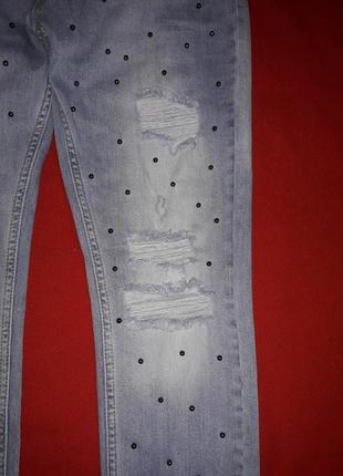 Очень крутые рваные джинсы в заклепках zara relaxed fit3 фото