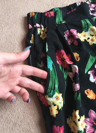 Круті штани в квіти с-м як нові3 фото