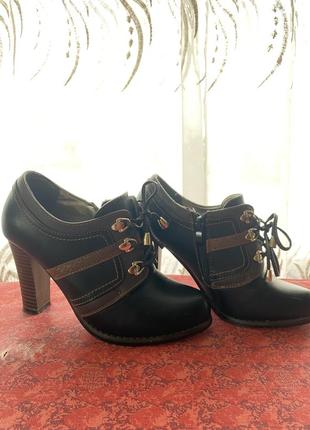 Полуботінки на каблуку