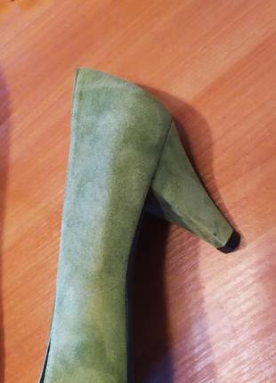 Ексклюзив! крутезні зручні комфортні туфлі на каблуке зелені натуральний замш великий розмір 45 нові6 фото