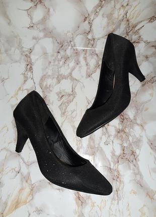 Чёрные блестящие тканевые туфли лодочки на каблуке5 фото