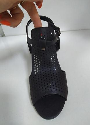 Женские босоножки на каблуке модельные2 фото