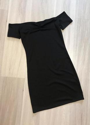Новое черное базовое платье на плечи нова чорна базова сукня плаття на плечі з стяжкою на грудях h&m4 фото