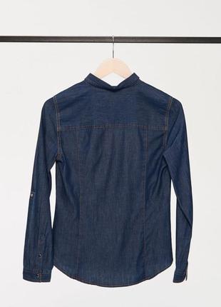Женская джинсовая рубашка, бренд. на кнопках, приталенная, удлинённая.5 фото