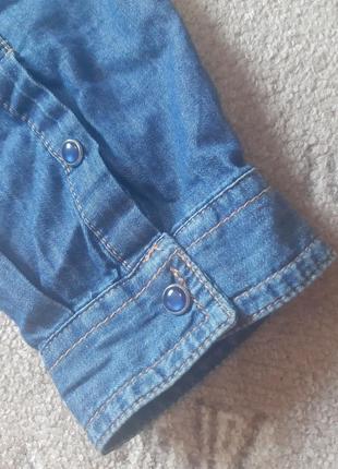 Женская джинсовая рубашка, бренд. на кнопках, приталенная, удлинённая.8 фото