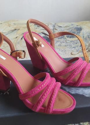 Босоніжки geox