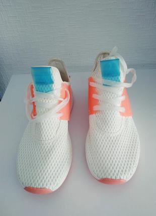 Стильні легенькі кросівки сітка ..нові р. 37