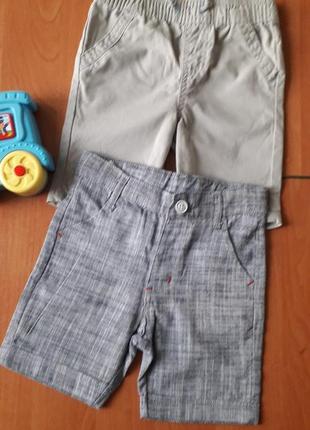 Набор из двух хлопковых шортов для мальчика 12-18 месяцев.