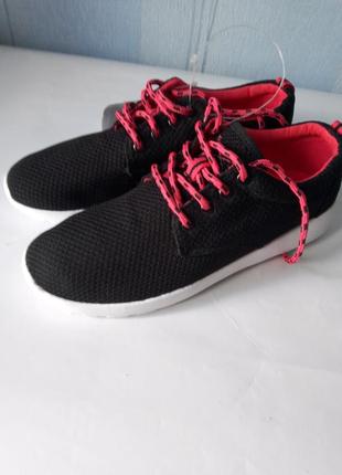 Фірмові жіночі кросівки crivit. нові. супер легкі. 37 р.