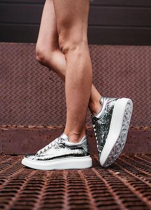 Alexander mcqueen "leather-trimmed glitter" сріблясті жіночі кросівки гліттер / срібні жіночі кросівки