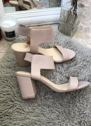 Босоніжки nine west