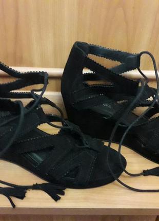 Босонiжки дуже наряднi,  26 см