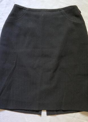 Прямая офисная юбка в тонкую полоску на широкие бедра