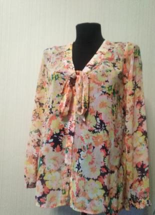 Шикарная блуза с бантом.