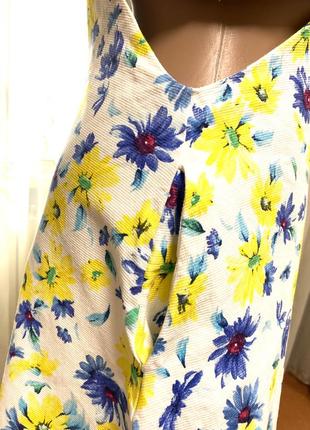 Яркое летнее короткое платье с вырезами на талии и карманами в цветочный принт6 фото