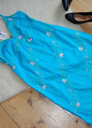 Яркий хлопковый сарафан с вышивкой . новый