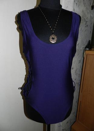 Тренд 2024 фиолетовый,слитный купальник с переплётами по бокам, h&m