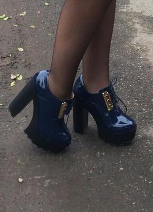 Ботинки осенние, демисезонные, синие на каблуку2 фото
