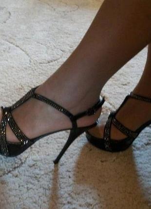 Босоножки женские. стильные, удобные, на каблуке. размер 38