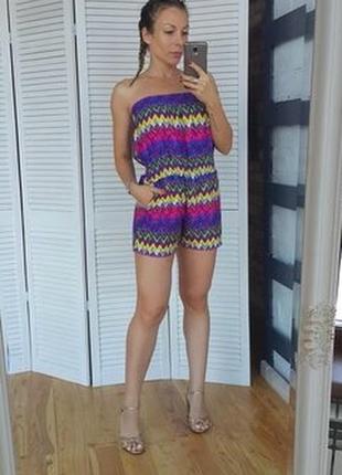 Яркий комбез на грудь