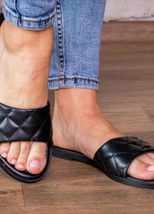 Шльопанці жіночі чорні на плоскій підошві стьобані літні нові - жіноче взуття чорні шльопанці 202