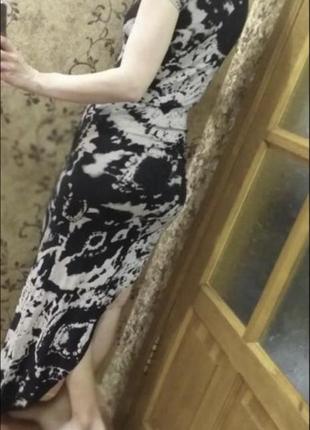 Длинное ассиметричное платье с вырезом на ноге6 фото