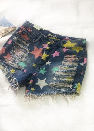 Короткие джинсовые шорты яркие звёзды, потертости, рваные1 фото
