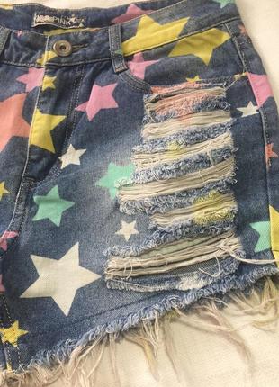 Короткі джинсові шорти яскраві зірки, потертості, рвані4 фото