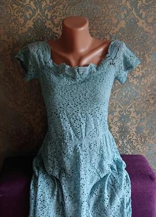 Красивое кружевное платье hollister ментолового цвета открытые плечи1 фото