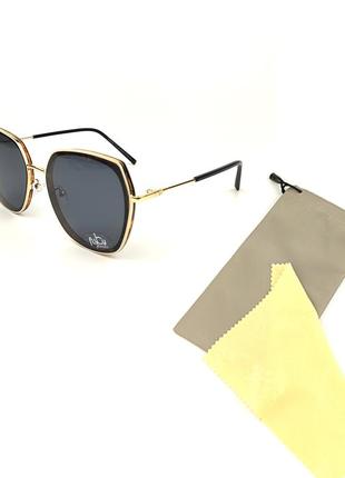 Женские солнцезащитные очки flyby «geometric» в коричнево-золотой оправе с темно-серой линзой5 фото