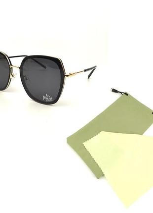 Женские солнцезащитные очки flyby «geometric» в черно-золотой оправе с темно-серой линзой5 фото