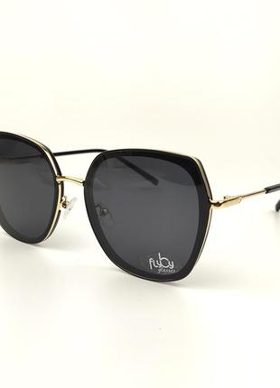 Женские солнцезащитные очки flyby «geometric» в черно-золотой оправе с темно-серой линзой3 фото