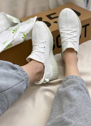 Женские белые кроссовки adidas yeezy boost 350 white crystal, кроссовки адидас изи изики 35010 фото